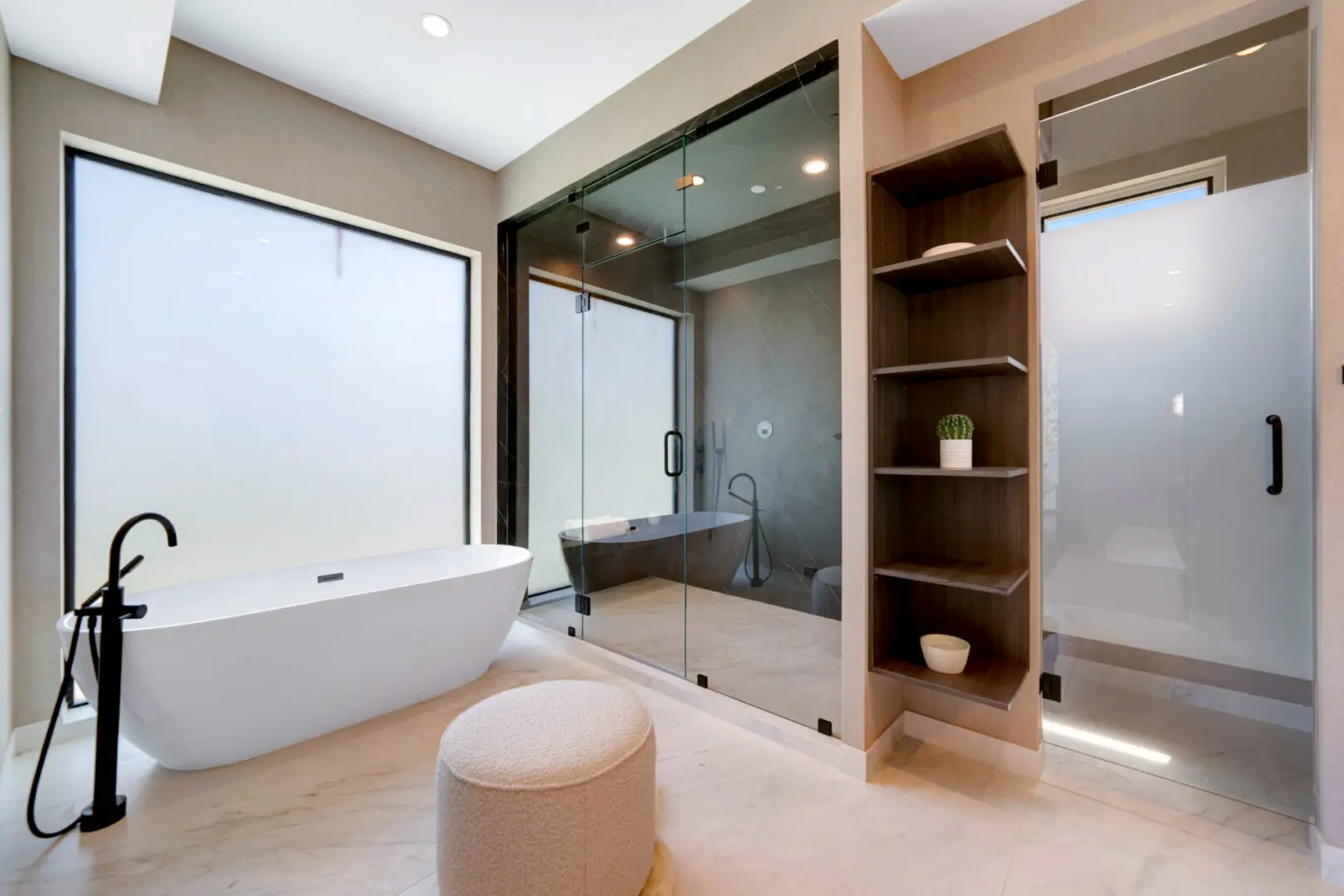 A shower room and the corner storage space